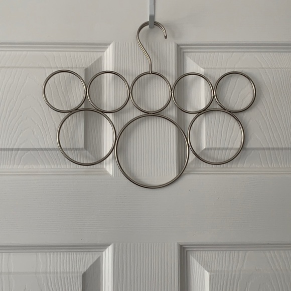Chrome metal scarf holder